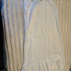 Elegant White Sleeveless Dress